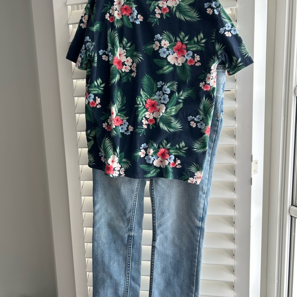 🌺Boys Hawaiian T and Jeans set. Sz. 12/14🌺